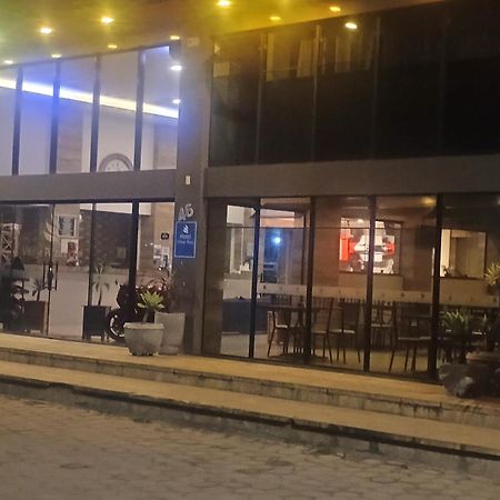 Village Plaza Hotel Барбасена Екстер'єр фото