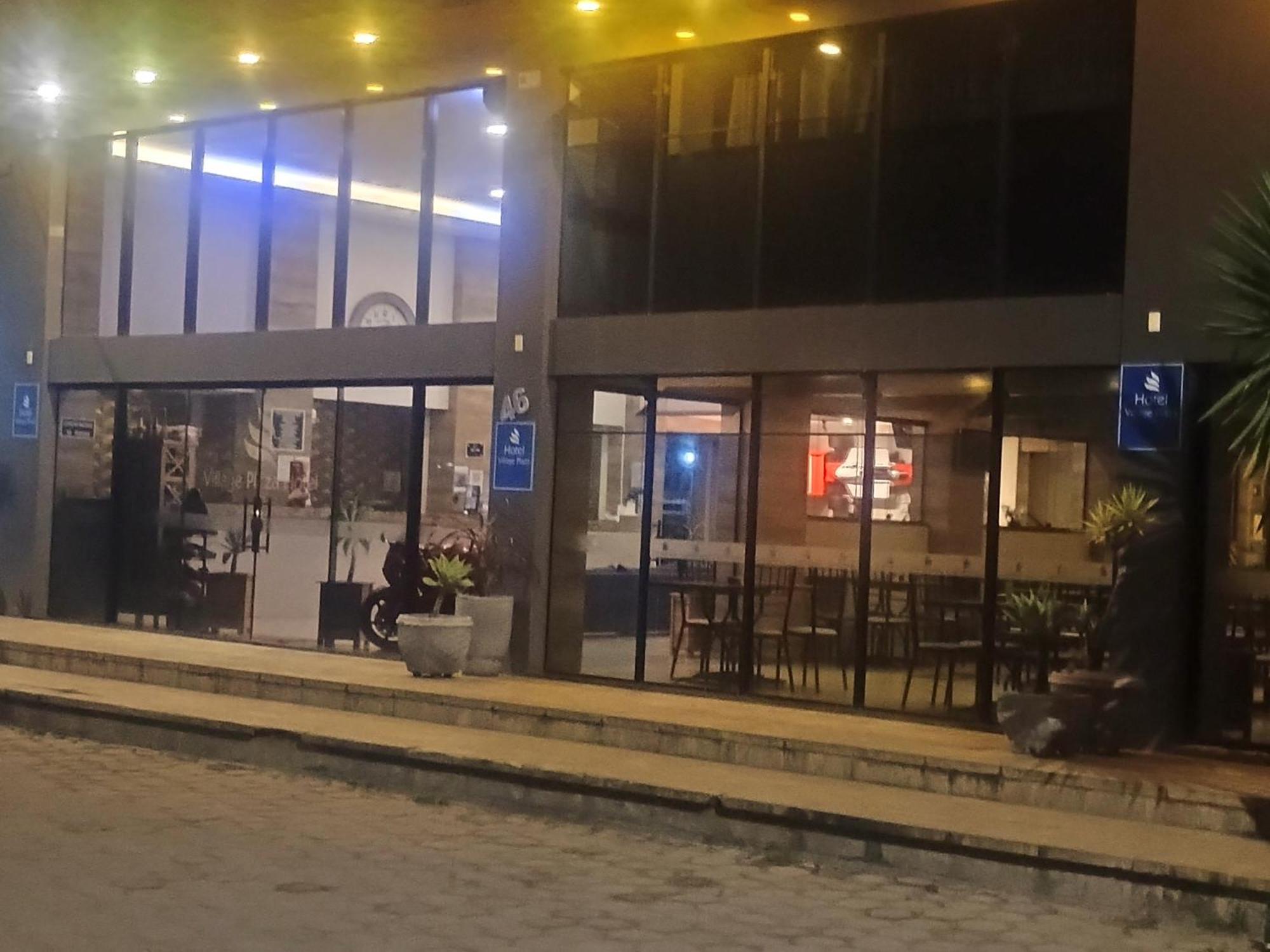 Village Plaza Hotel Барбасена Екстер'єр фото